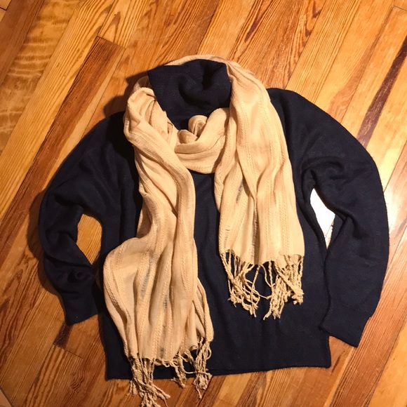 Scarf - Picture 1 of 8